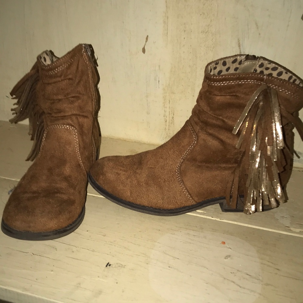 Boots with fringe
